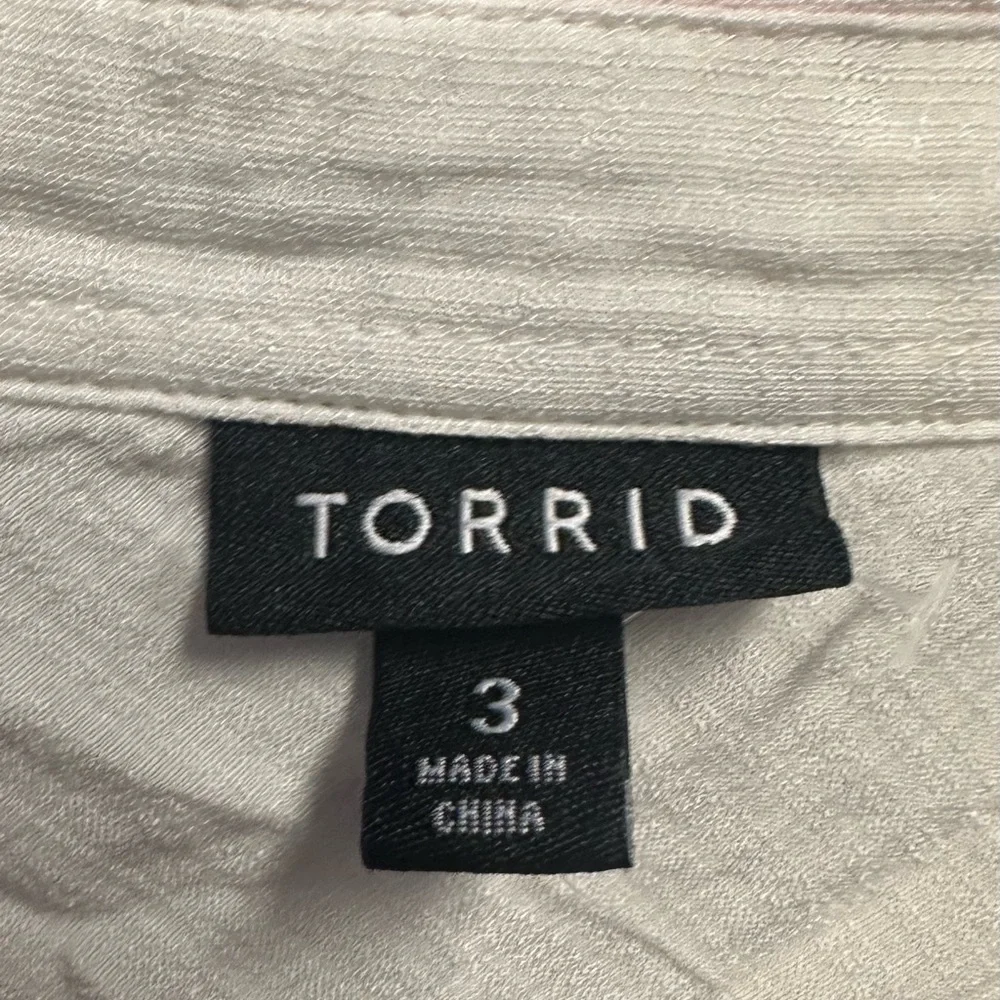 Torrid Cream Textured Top - Picture 2 of 3